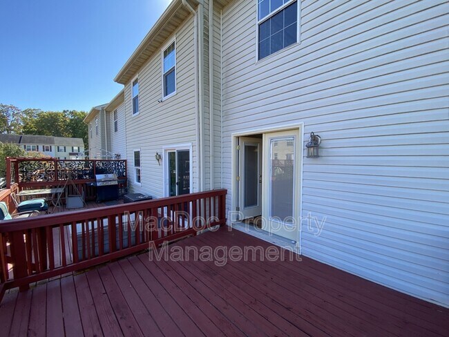 Building Photo - 105 Raquel Ct