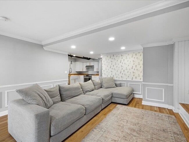Building Photo - 338 Beacon St