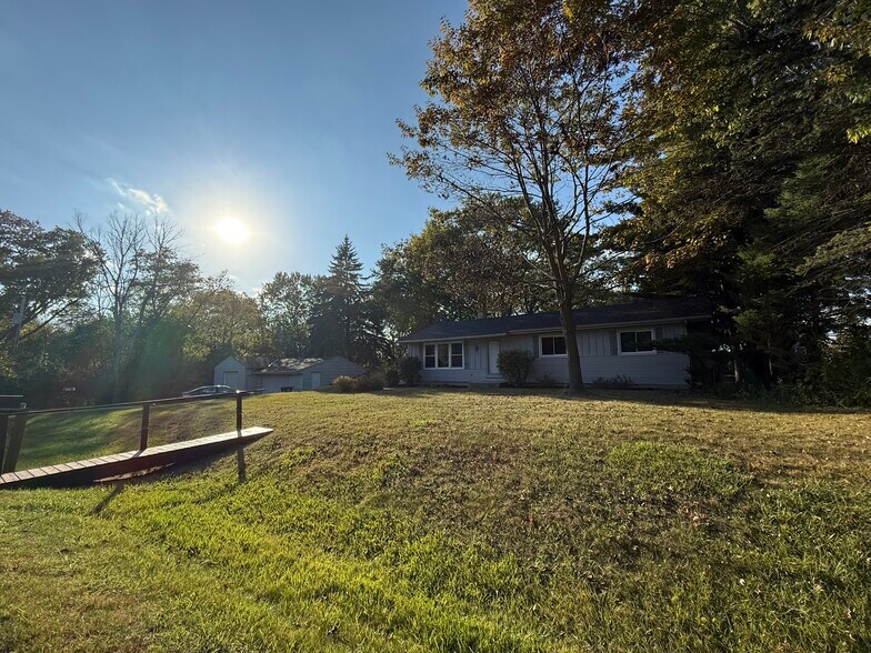 Building Photo - 485 Hillcrest Rd