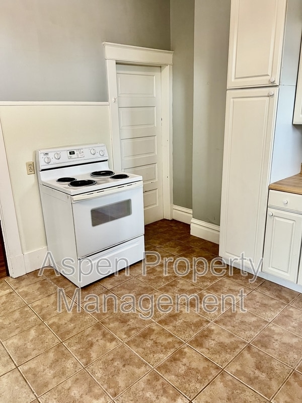 Building Photo - 1626 Dodge St