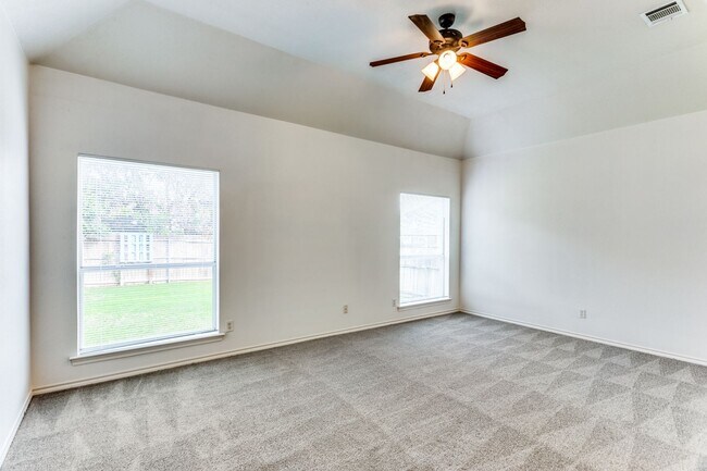 Building Photo - 8434 Golf Club Cir