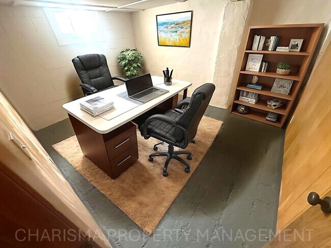 Building Photo - Spacious 2 Bedroom, 1.5 Bath Home, Newly U...