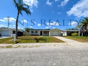 Building Photo - 3034 Roxbury Dr