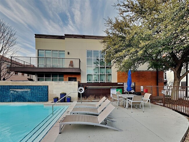 Building Photo - Attractive, fully furnished Arthouse condo — READY NOW!