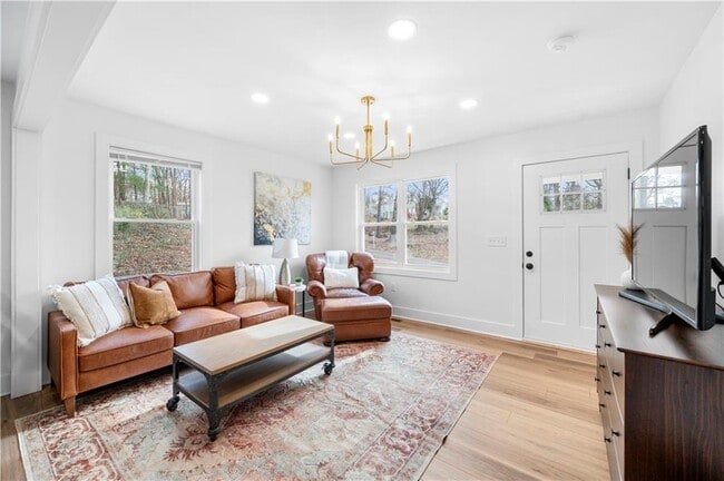 Building Photo - 150 Sweetwater St