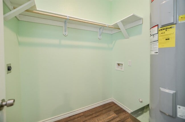 Building Photo - 239 Broadhurst Dr