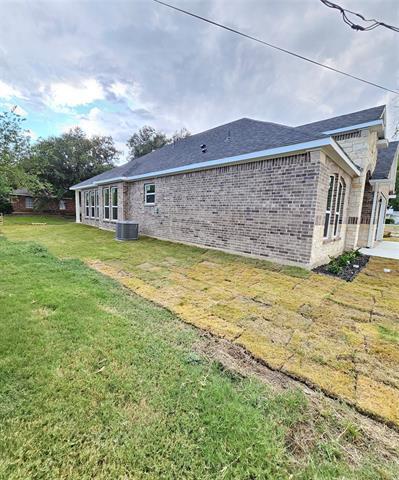 Building Photo - 202 E 1st N St