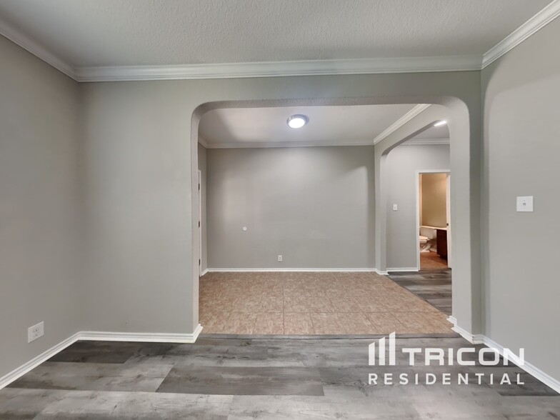 Building Photo - 715 Celosia