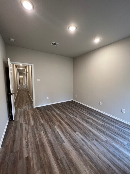 Building Photo - 1149 Southwood Dr