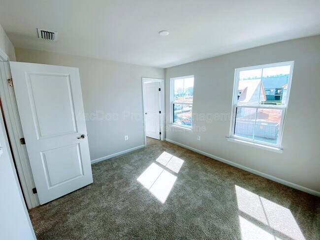 Building Photo - 1226 City View Ln