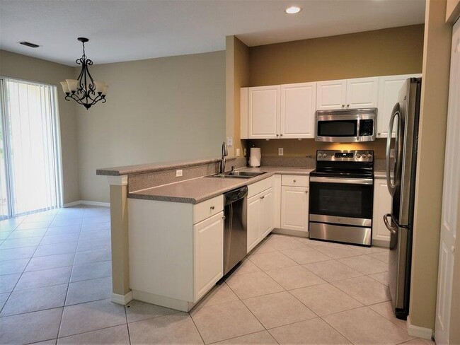 Building Photo - 233 River Bluff Ln