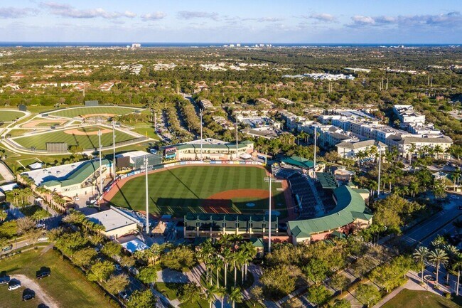 Building Photo - 6085 Robinson St