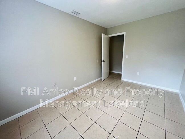 Building Photo - 1031 Crestview Ave