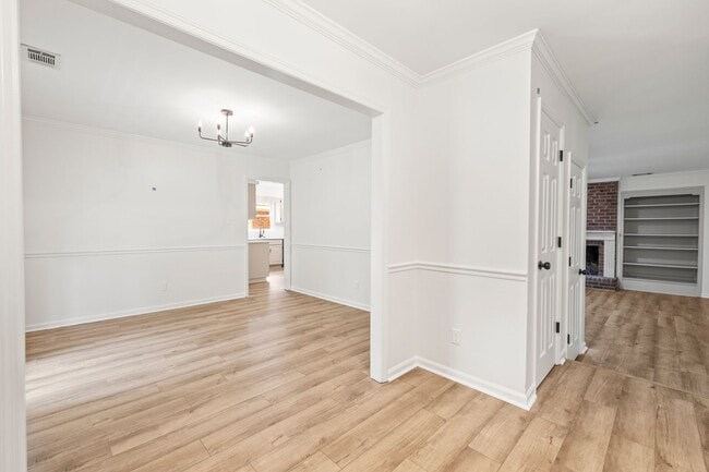 Building Photo - Renovated Home on Large Corner Lot in Coveted Strathy Hall