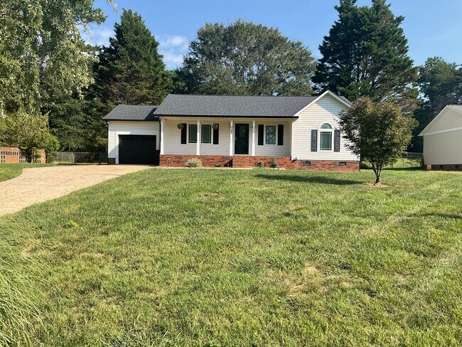 Building Photo - 1190 Park Cir