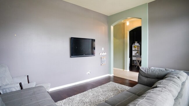 Building Photo - 2109 Mooncrest Dr