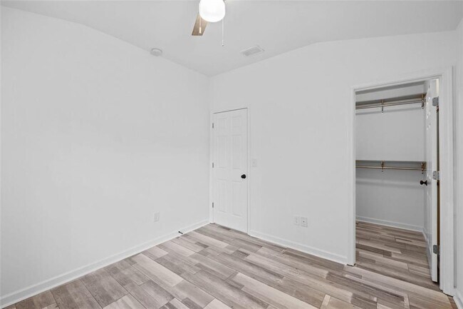 Building Photo - 4228 Laurel Creek Ct SE