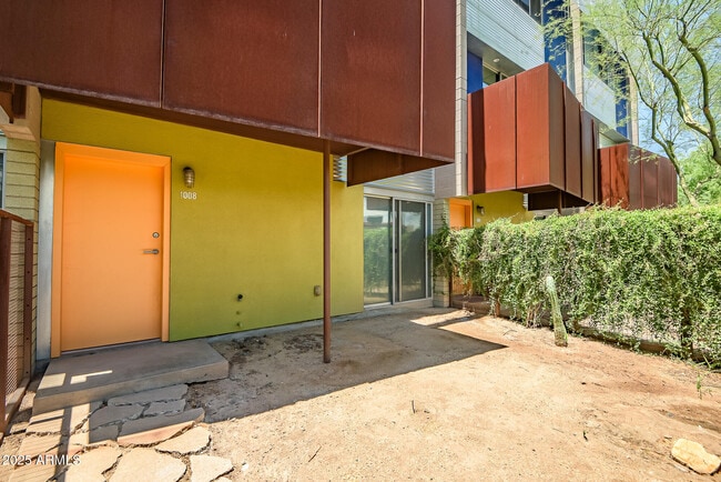 Building Photo - 1145 E Whitton Ave