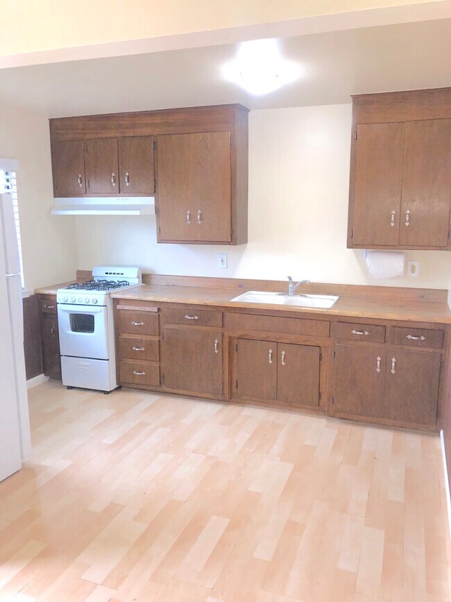 Kitchen - 2836 Easy St