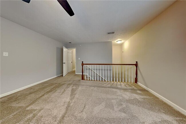 Building Photo - 1231 Kelvington Way SW
