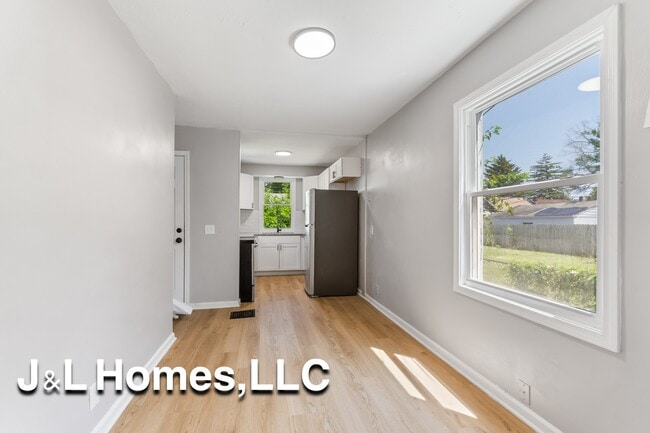 Building Photo - 568 Whitethorne Ave
