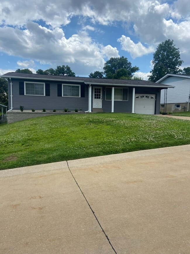 Building Photo - For Rent: Charming 3 Bedroom, 2 Bath Single-Family Home in St. Louis Monthly Rent: $1,950 (2 year...