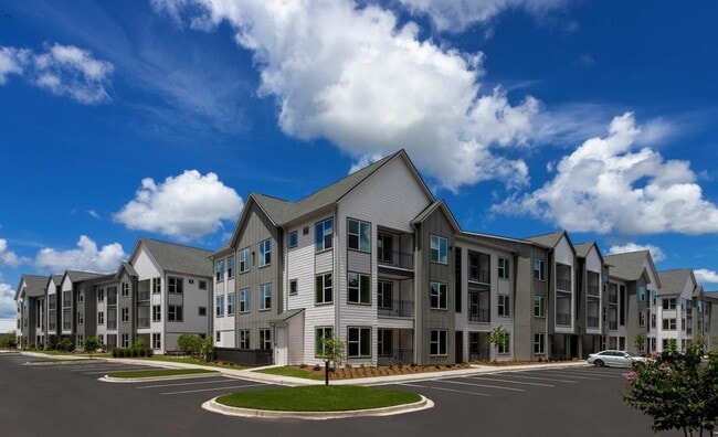 Building Photo - 2403 Mall Dr