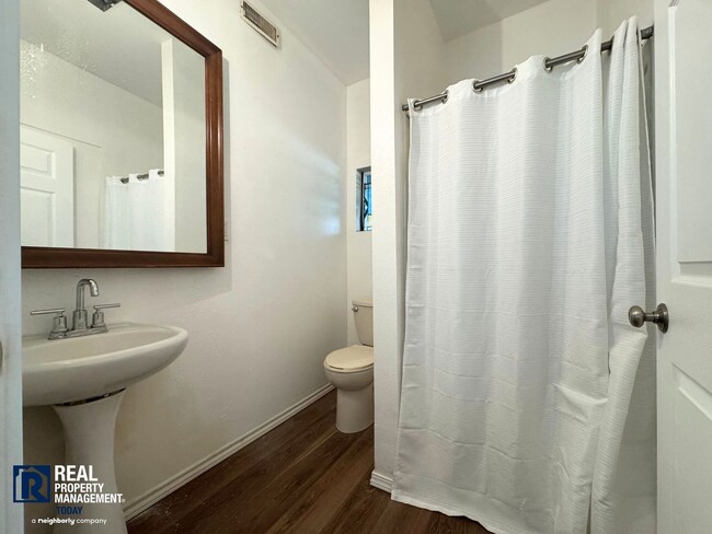 Building Photo - Mills - 2817 (Advertising Only)