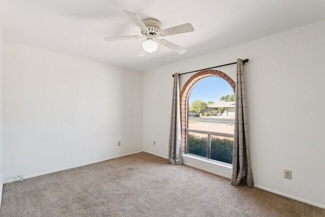 Building Photo - 2213 S Saratoga