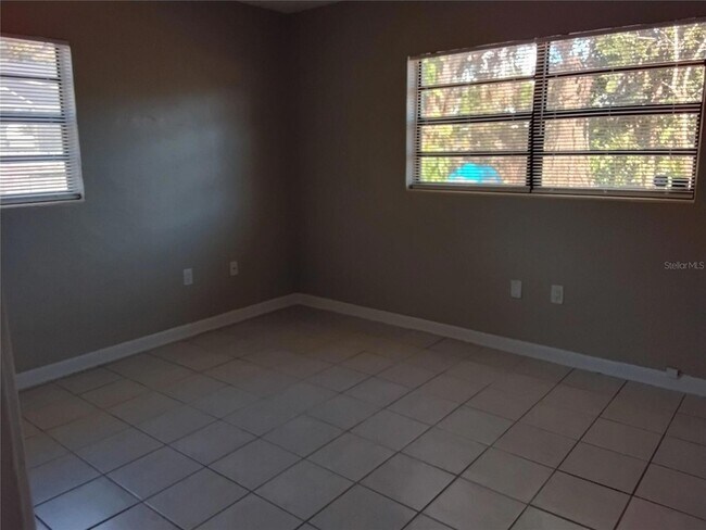 Building Photo - 327 Barbara Cir