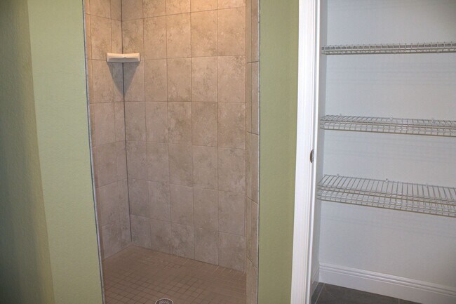 Building Photo - For Rent- 3 Bed 2 Bath