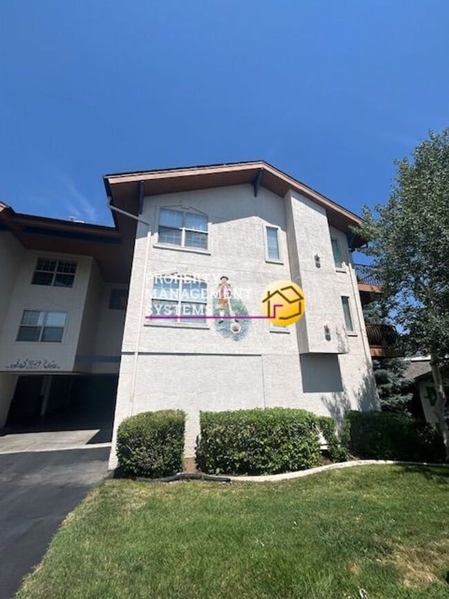 Building Photo - 3 Bedroom Condo Near Park City