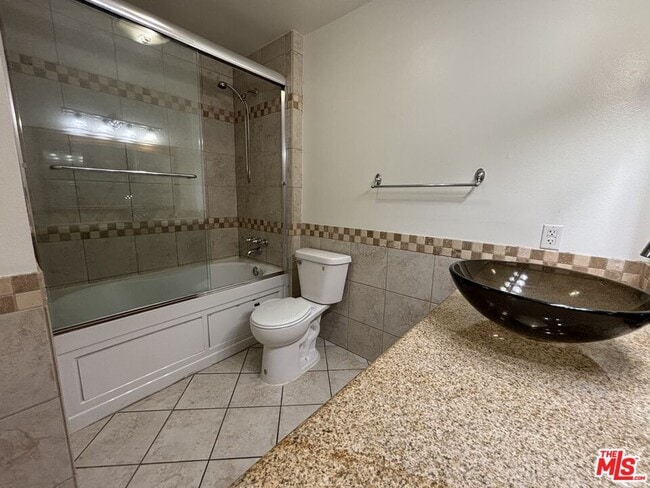 Building Photo - 10574 Sunland Blvd