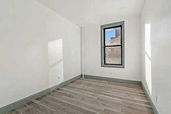 Building Photo - 49 6th Ave