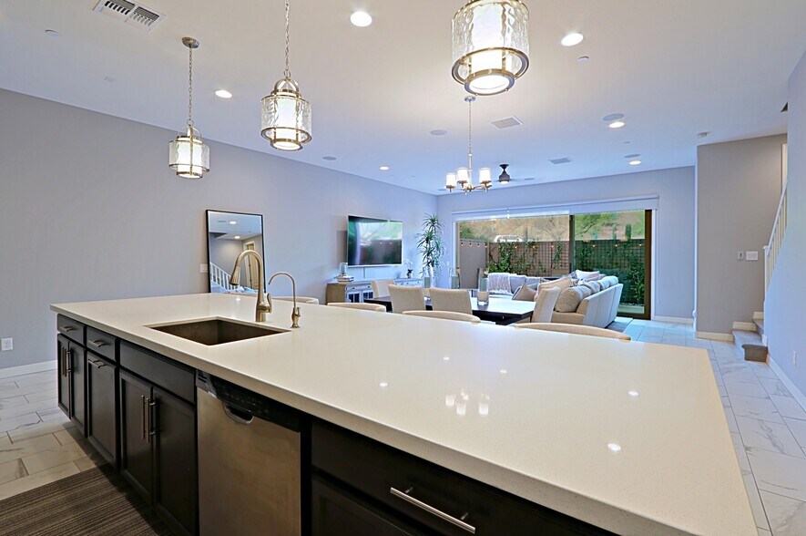 Building Photo - 7350 E Vista Bonita Dr