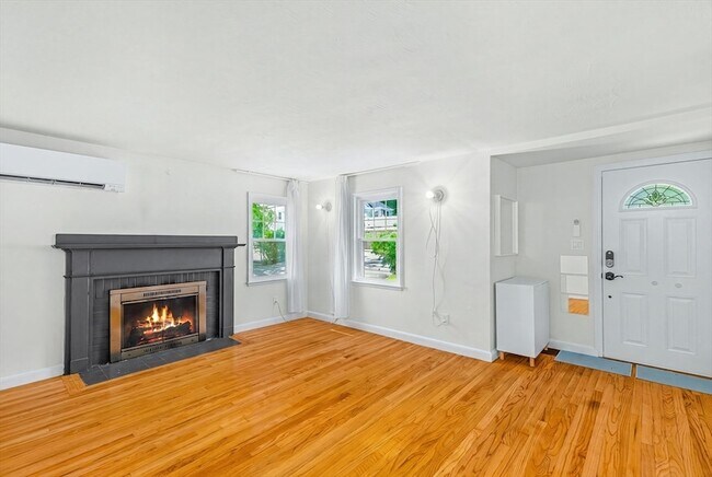 Building Photo - 567 Poplar St