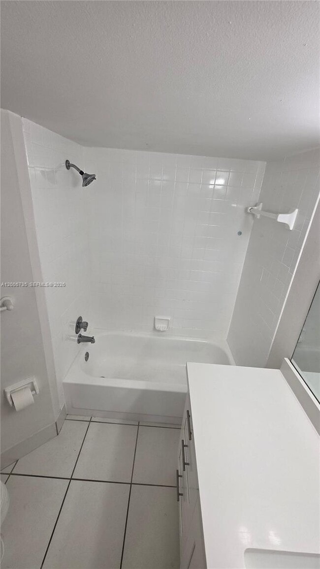 Building Photo - 216 Lake Pointe Dr