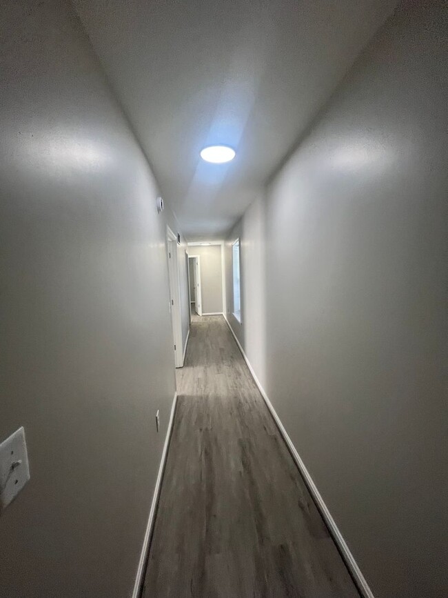 Building Photo - Gorgeous Fully Renovated 4 br/2 bath!