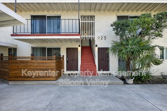Building Photo - 923 Ravenscourt Ave