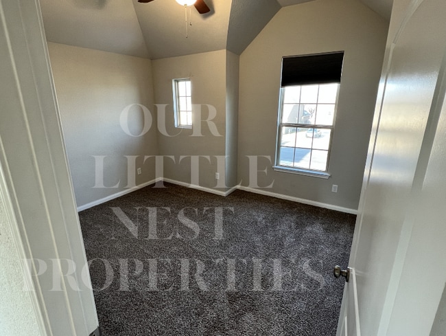 Building Photo - 10712 Fallbrook Rd