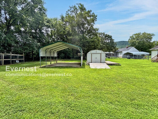 Building Photo - 128 Thrasher Pike