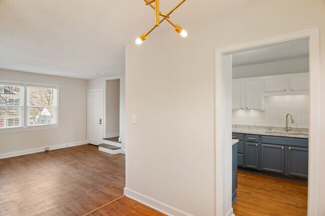 Building Photo - Spacious 1 Bedroom Duplex in Trinity Park, blocks from Duke! - Renovated & Pet Friendly