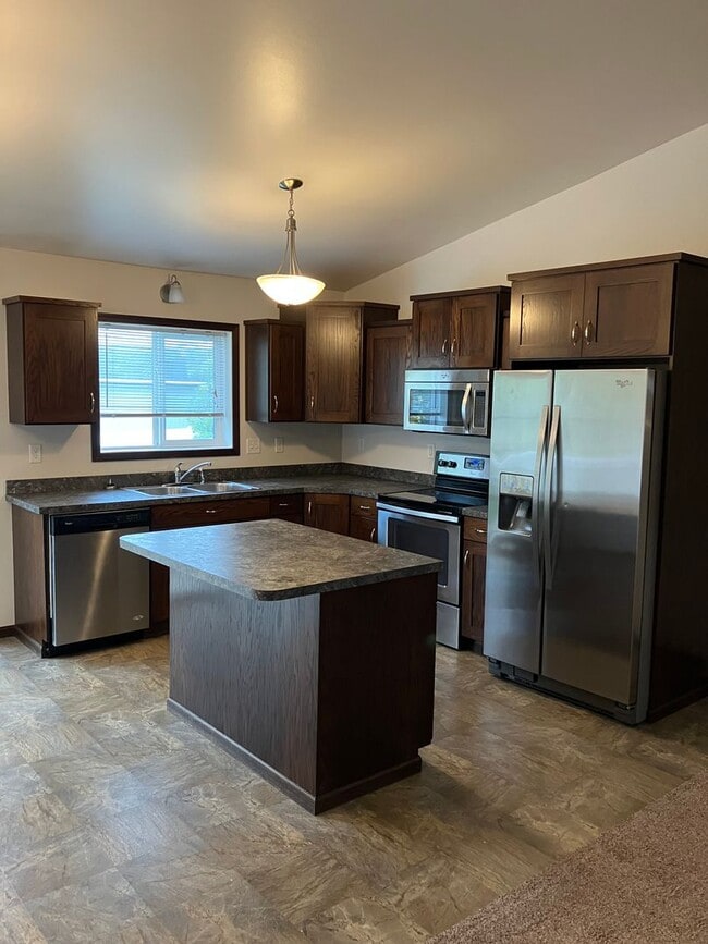 Building Photo - 3 Bed 2 Bath Twin Home