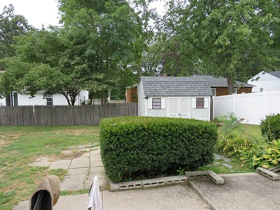 Building Photo - 90 Fallston St