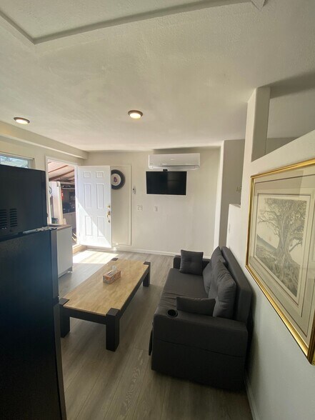 Building Photo - 13130 Ridgedale Dr