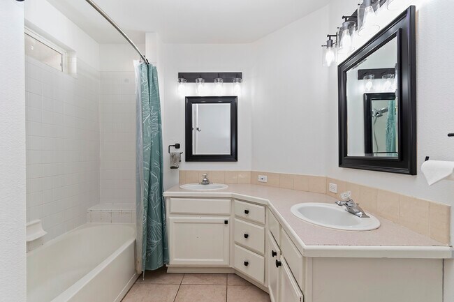 Building Photo - 4467 S Falconrest Way