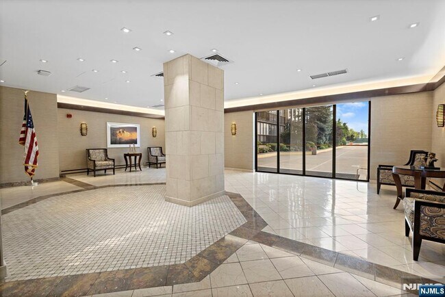 Building Photo - 300 Winston Dr