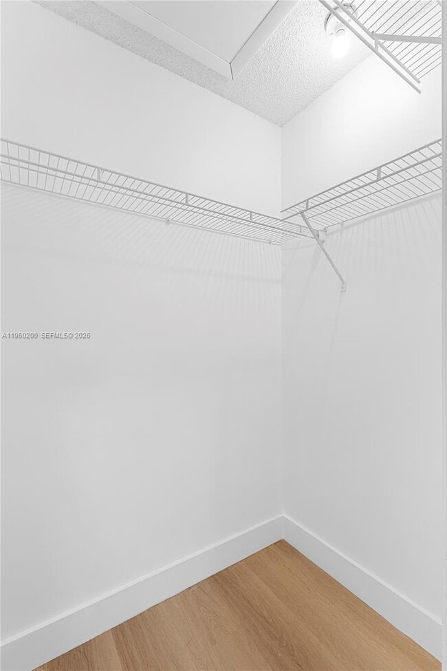 Building Photo - 6061 Shaker Wood Cir