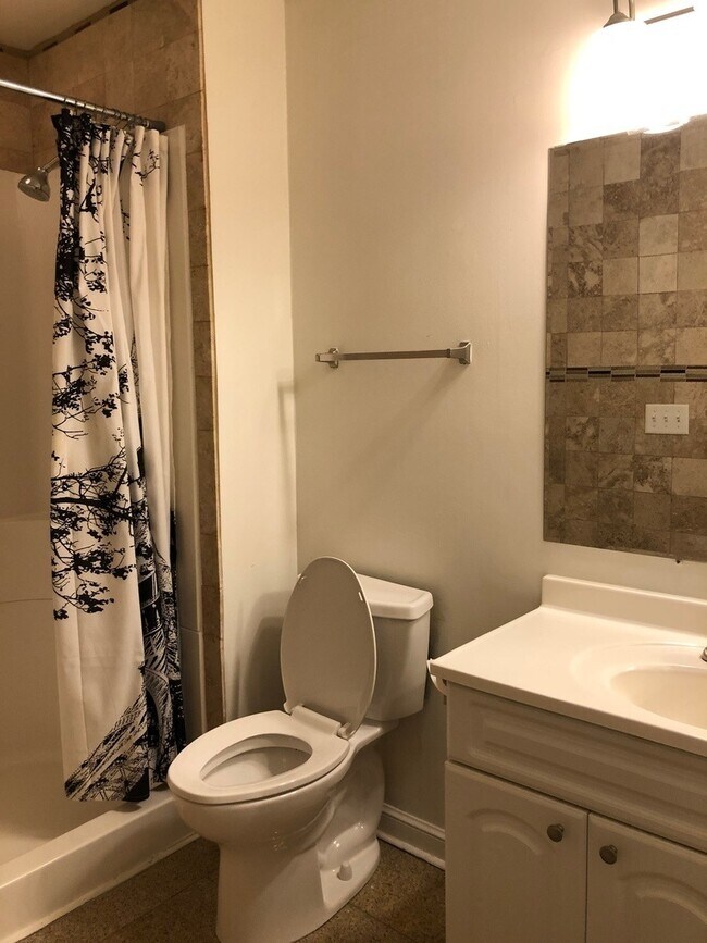 Building Photo - 611 Arrowwood Ct