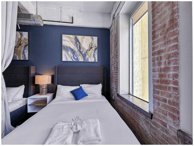 Building Photo - 555 Evergreen St